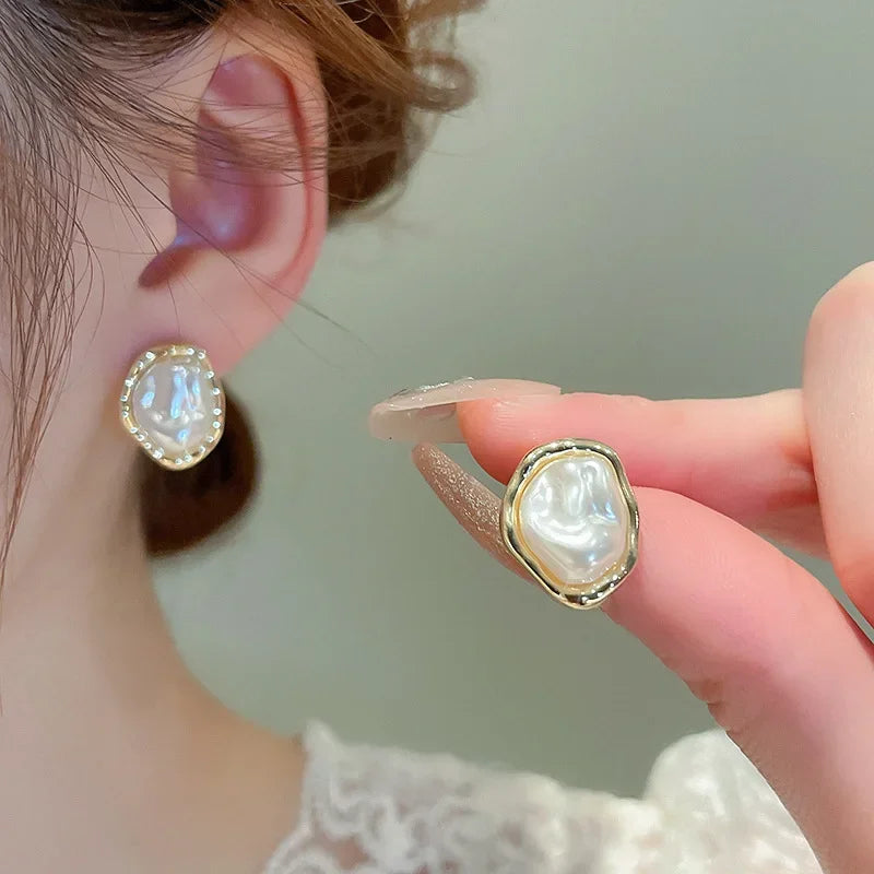 2024 New Fashion Irregular Geometric Imitation Pearl Metal Stud Earrings for Women Vintage Elegant Earring Wedding Party Jewelry