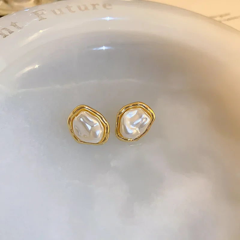 2024 New Fashion Irregular Geometric Imitation Pearl Metal Stud Earrings for Women Vintage Elegant Earring Wedding Party Jewelry
