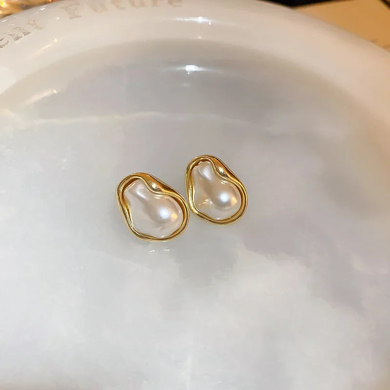 2024 New Fashion Irregular Geometric Imitation Pearl Metal Stud Earrings for Women Vintage Elegant Earring Wedding Party Jewelry